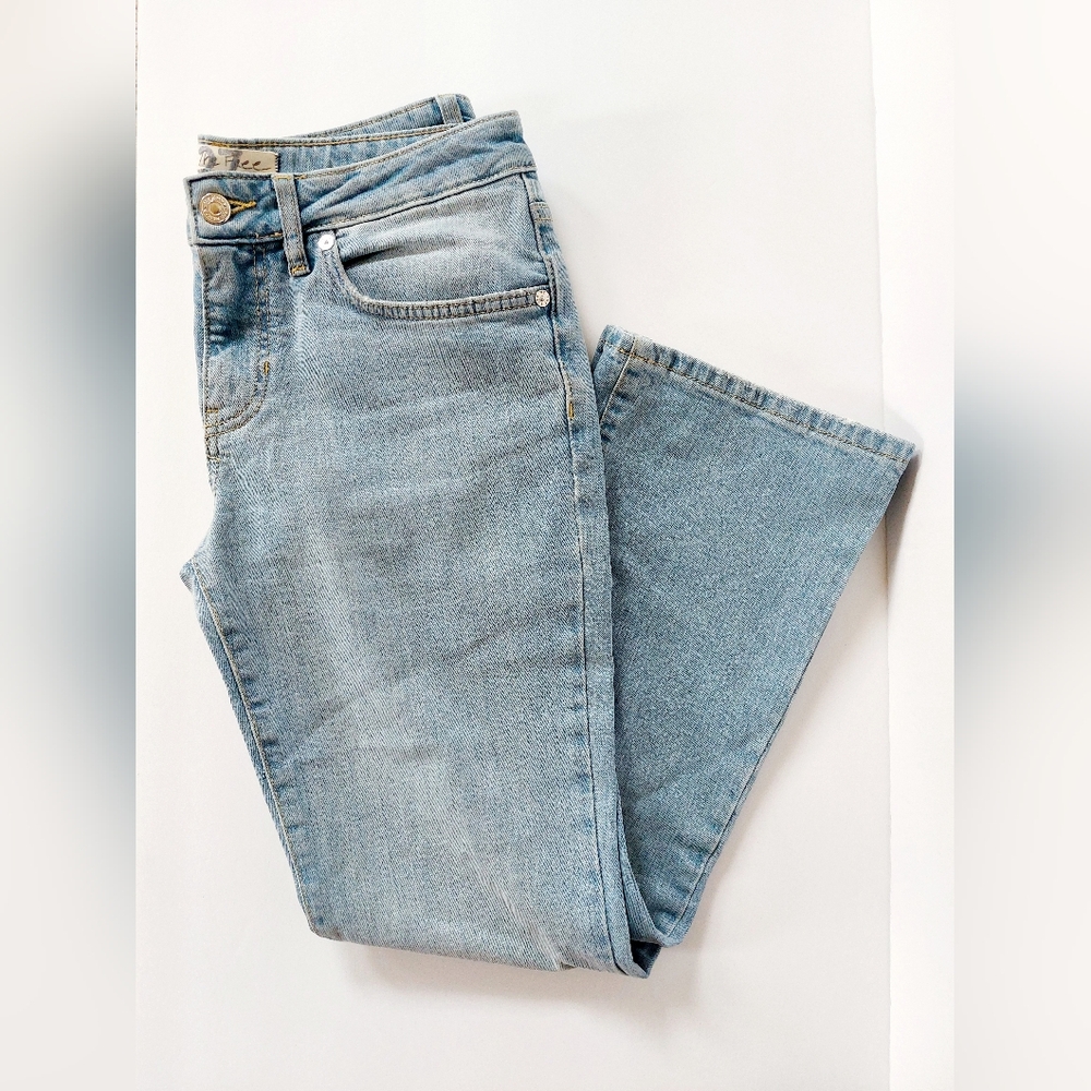 Light Wash Midrise Crop Flare Jeans size 27 We the Free OB1417538 - Picture 2 of 10
